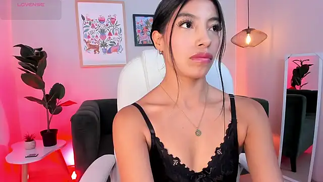 Tiffany Low online show from June 19, 2026, 5:28 pm