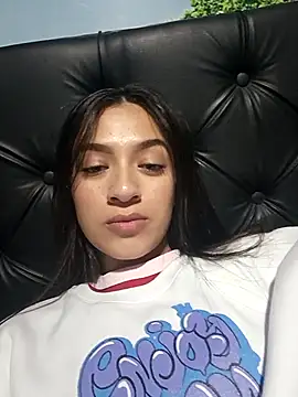 MiQeilaSweet online show from November 30, 2025, 3:10 am