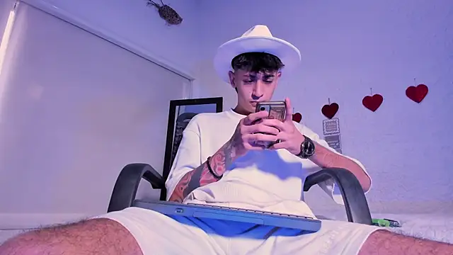 Snapshot of j_martony chatting on September 17, 2025, 12:18 pm j martony online show from September 17, 2025, 12:18 pm