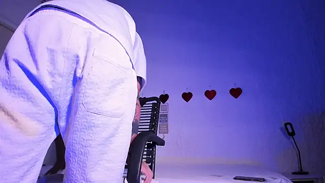 Snapshot of j_martony chatting on September 18, 2025, 1:02 pm j martony online show from September 18, 2025, 1:02 pm