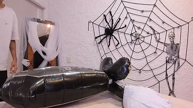 Snapshot of j_martony chatting on October 15, 2025, 11:43 am j martony online show from October 15, 2025, 11:43 am