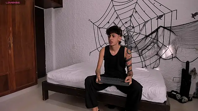 Snapshot of j_martony chatting on November 1, 2025, 12:18 pm j martony online show from November 1, 2025, 12:18 pm