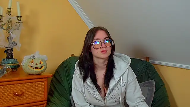 AnneAvery online show from October 31, 2025, 6:25 am