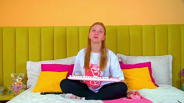 Snapshot of BeatriceBinoche chatting on September 27, 2025, 6:29 am BeatriceBinoche online show from September 27, 2025, 6:29 am