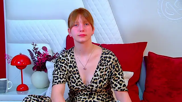 Snapshot of BeatriceBinoche chatting on October 22, 2025, 6:35 am BeatriceBinoche online show from October 22, 2025, 6:35 am