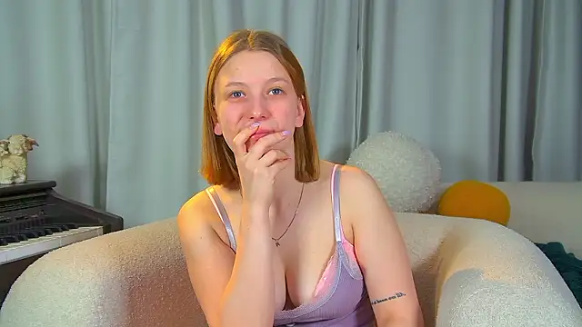 BeatriceBinoche online show from March 15, 2026, 6:30 am