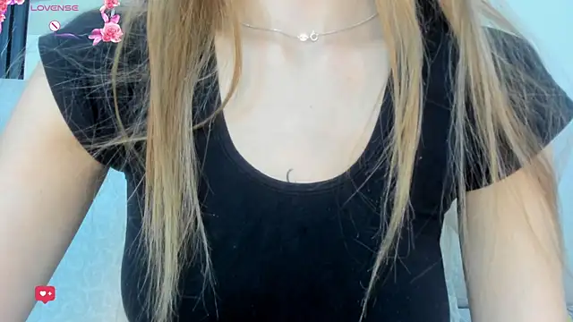 Naomi Rousse online show from May 5, 2026, 12:46 pm