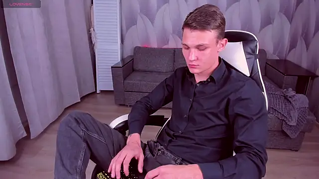 Snapshot of AdamGold01 chatting on October 2, 2025, 6:37 pm AdamGold01 online show from October 2, 2025, 6:37 pm