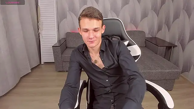 Snapshot of AdamGold01 chatting on October 10, 2025, 7:24 pm AdamGold01 online show from October 10, 2025, 7:24 pm