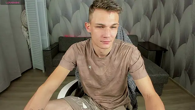 Snapshot of AdamGold01 chatting on October 16, 2025, 7:26 pm AdamGold01 online show from October 16, 2025, 7:26 pm