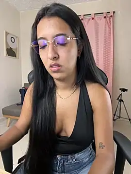 Valerygomez02 online show from October 11, 2025, 9:35 pm