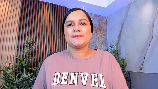 Snapshot of Megancoxx chatting on October 6, 2025, 10:56 am Megancoxx online show from October 6, 2025, 10:56 am