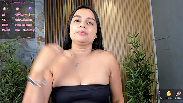 Snapshot of Megancoxx chatting on October 28, 2025, 10:52 am Megancoxx online show from October 28, 2025, 10:52 am