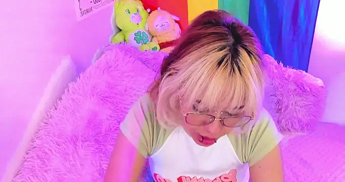 NekoWaifu online show from November 5, 2025, 1:33 pm