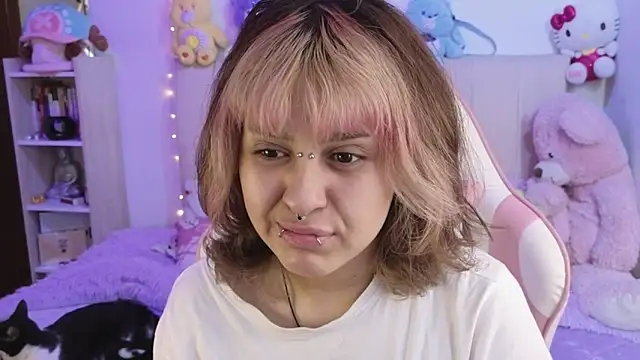 NekoWaifu online show from May 4, 2026, 2:24 pm