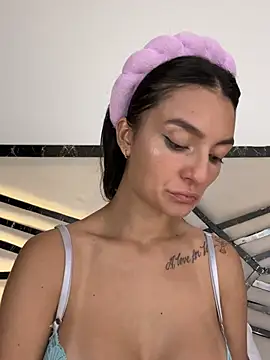 Snapshot of MiaKane99 chatting on March 18, 2026, 4:48 am MiaKane99 online show from March 18, 2026, 4:48 am