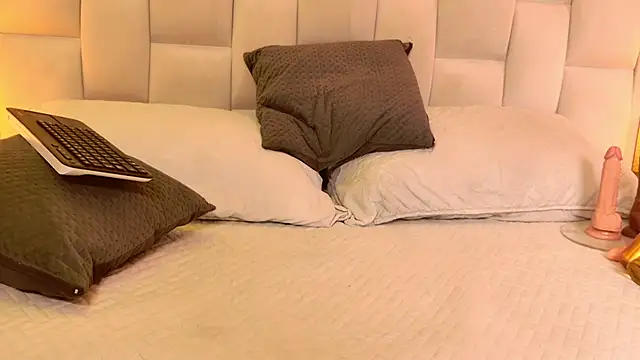 Snapshot of paulina_cano chatting on December 5, 2025, 7:10 pm paulina cano online show from December 5, 2025, 7:10 pm