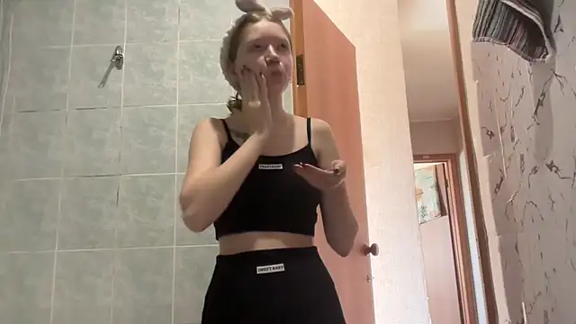 Snapshot of MargarettNewbie chatting on September 23, 2025, 4:37 am MargarettNewbie online show from September 23, 2025, 4:37 am