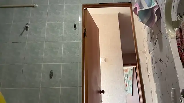 Snapshot of MargarettNewbie chatting on October 3, 2025, 4:09 am MargarettNewbie online show from October 3, 2025, 4:09 am