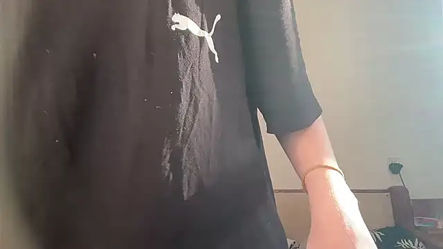 Snapshot of MargarettNewbie chatting on October 6, 2025, 4:10 am MargarettNewbie online show from October 6, 2025, 4:10 am