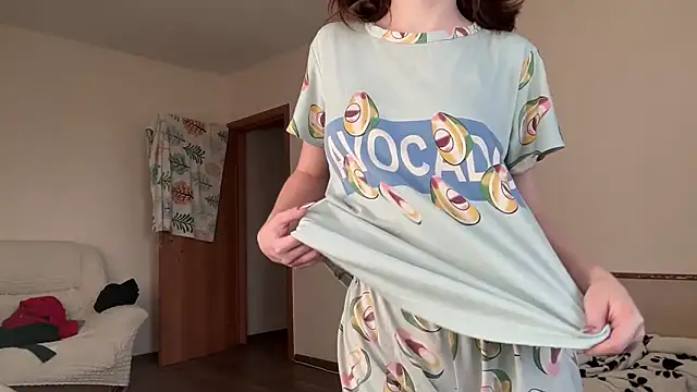 Snapshot of MargarettNewbie chatting on October 8, 2025, 4:10 am MargarettNewbie online show from October 8, 2025, 4:10 am