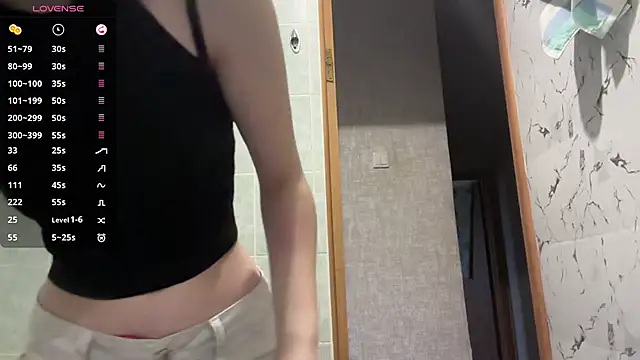 Snapshot of MargarettNewbie chatting on October 17, 2025, 4:04 am MargarettNewbie online show from October 17, 2025, 4:04 am