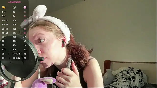 Snapshot of MargarettNewbie chatting on October 26, 2025, 4:29 am MargarettNewbie online show from October 26, 2025, 4:29 am