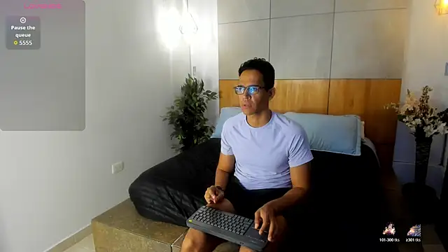 Snapshot of JacobDraven chatting on November 14, 2025, 3:49 am JacobDraven online show from November 14, 2025, 3:49 am