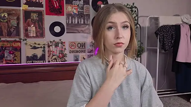 LinhStirna online show from October 1, 2025, 1:06 pm