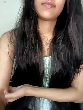 reetika6375 online show from December 3, 2025, 9:13 pm