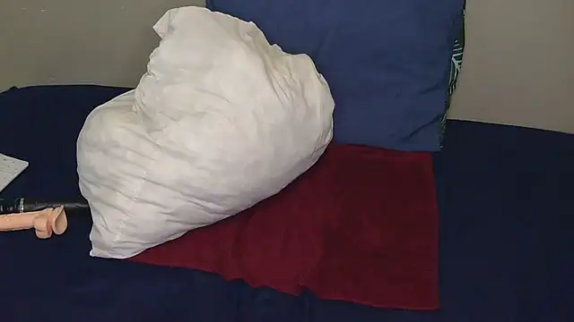 Serafynn online show from October 18, 2025, 3:24 pm