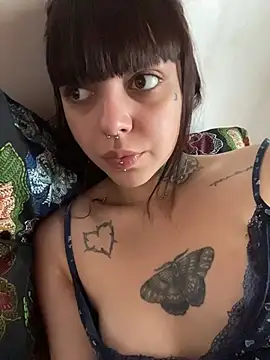 Snapshot of ravenadark chatting on November 12, 2025, 4:29 pm ravenadark online show from November 12, 2025, 4:29 pm