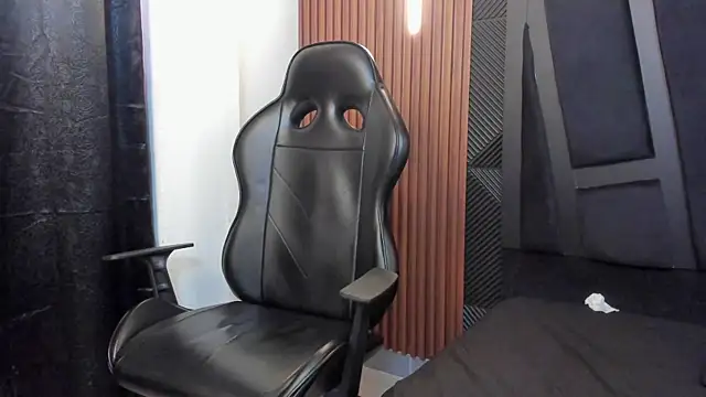 Hanna Marshall  online show from September 21, 2025, 2:19 pm