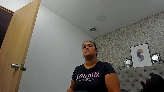 Hanna Marshall  online show from October 22, 2025, 11:32 am