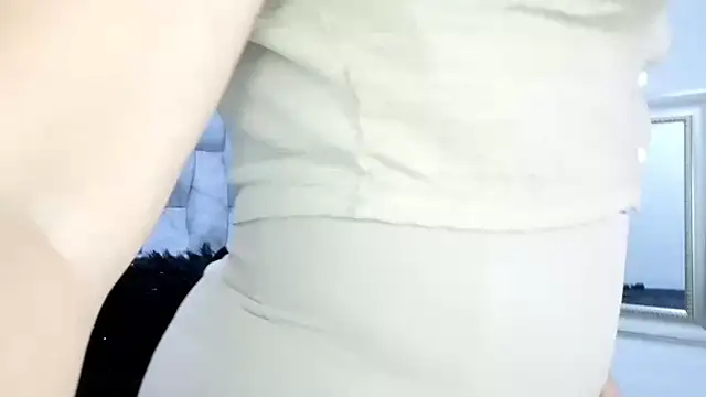 sofiagutierrez   online show from October 17, 2025, 3:10 am