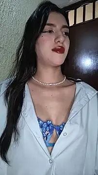 Emily-hottson online show from December 23, 2025, 5:05 am