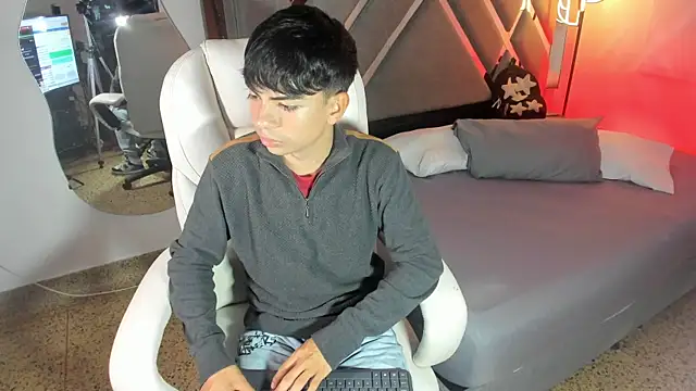 Snapshot of Peter_chase chatting on September 19, 2025, 6:19 pm Peter chase online show from September 19, 2025, 6:19 pm