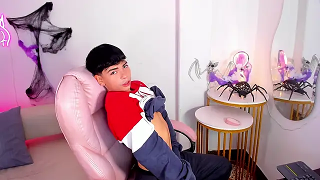 Snapshot of Peter_chase chatting on October 18, 2025, 6:30 pm Peter chase online show from October 18, 2025, 6:30 pm