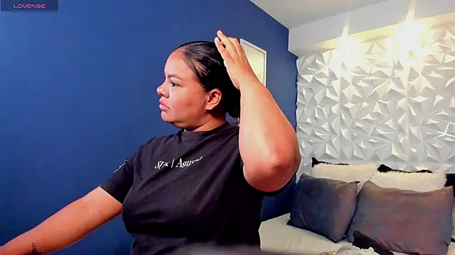 Snapshot of freya_cole_ chatting on September 19, 2025, 11:33 am freya cole online show from September 19, 2025, 11:33 am