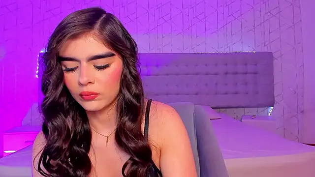 SofiaFontaiine online show from February 5, 2026, 5:34 am