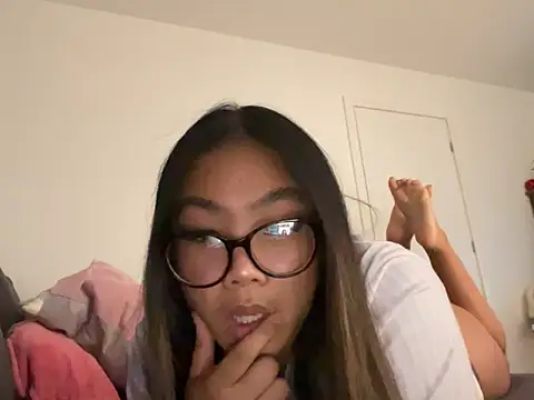 MissCherryyxox online show from September 17, 2025, 10:17 am