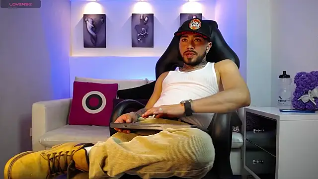 KevinWolf online show from September 17, 2025, 4:36 am