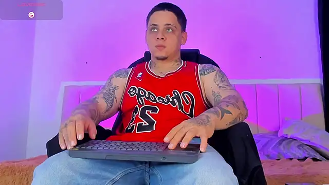 Snapshot of denis_munera chatting on September 22, 2025, 11:01 am denis munera online show from September 22, 2025, 11:01 am