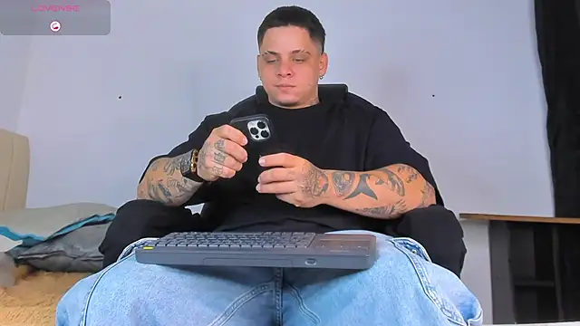 Snapshot of denis_munera chatting on October 8, 2025, 9:40 am denis munera online show from October 8, 2025, 9:40 am