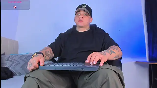 Snapshot of denis_munera chatting on October 17, 2025, 11:57 am denis munera online show from October 17, 2025, 11:57 am