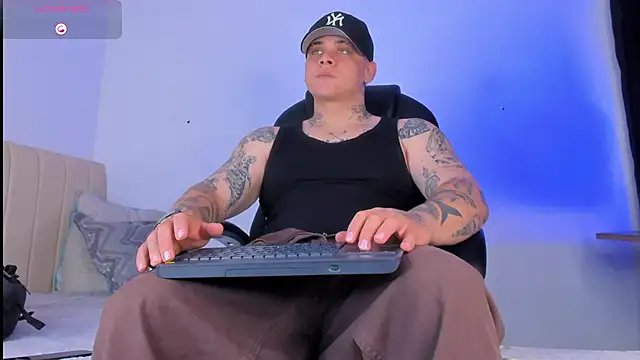 Snapshot of denis_munera chatting on October 23, 2025, 10:03 am denis munera online show from October 23, 2025, 10:03 am