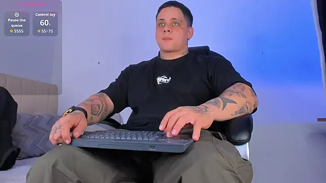 Snapshot of denis_munera chatting on October 25, 2025, 10:34 am denis munera online show from October 25, 2025, 10:34 am