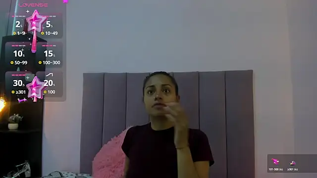 HoollyHendrix online show from October 18, 2025, 8:20 pm