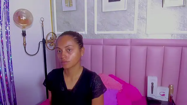 HoollyHendrix online show from March 11, 2026, 8:37 pm