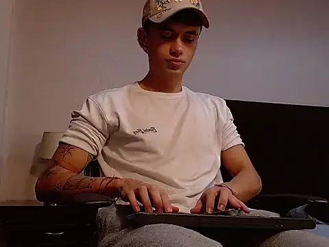 Snapshot of jaico_santos chatting on October 1, 2025, 11:00 pm jaico santos online show from October 1, 2025, 11:00 pm